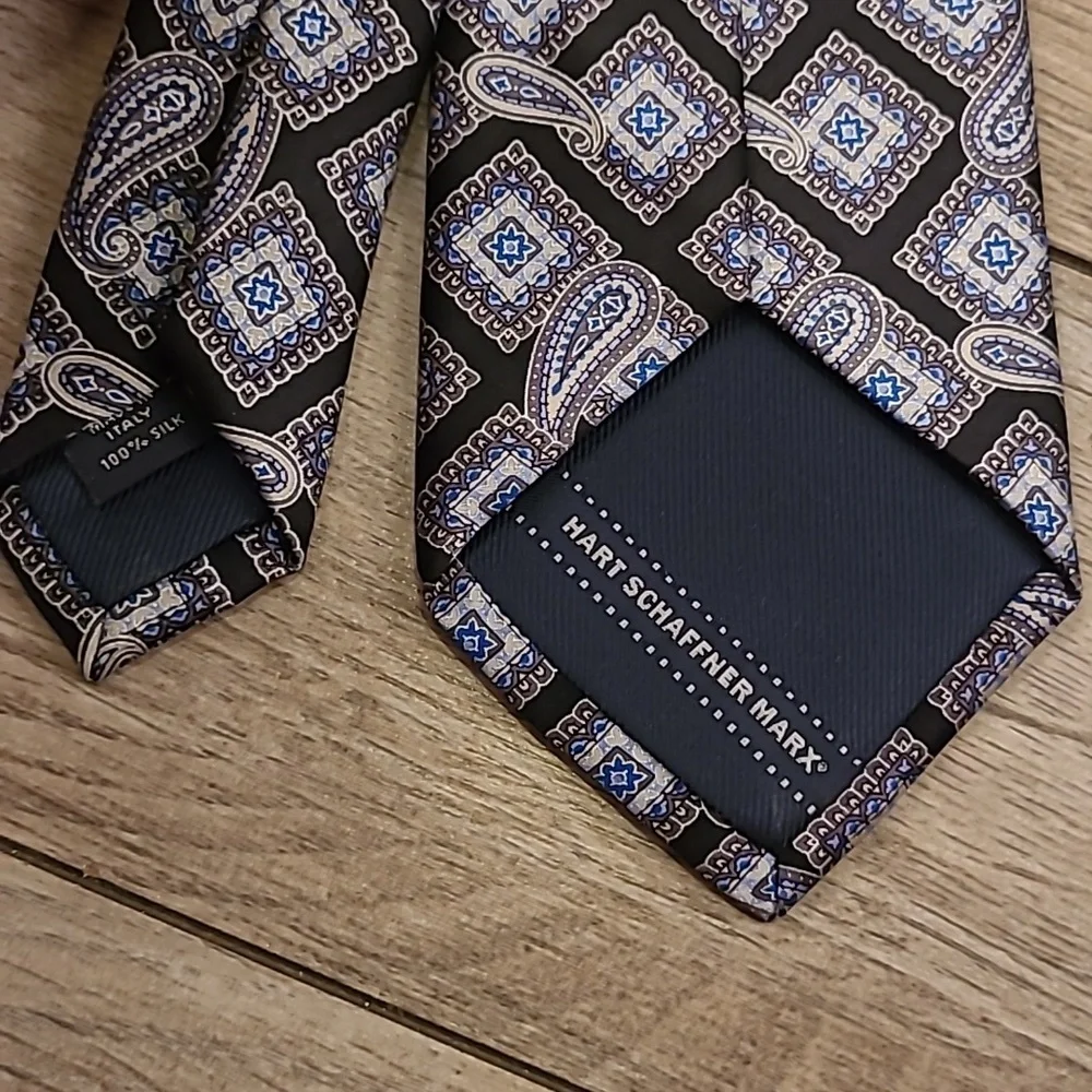 HART SCHAFFNER‎ MARX Metallic Black Silver Paisley Diamond Pattern Silk Tie NEW